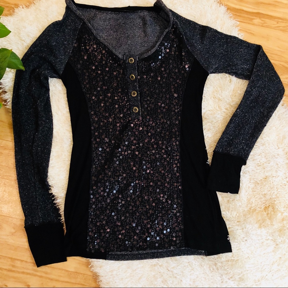 Daytrip Hooded Gray and Black Top with Sequins